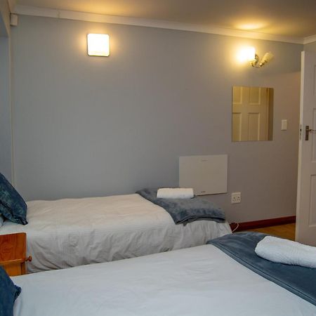 Great White Accommodation Kleinbaai Exterior photo